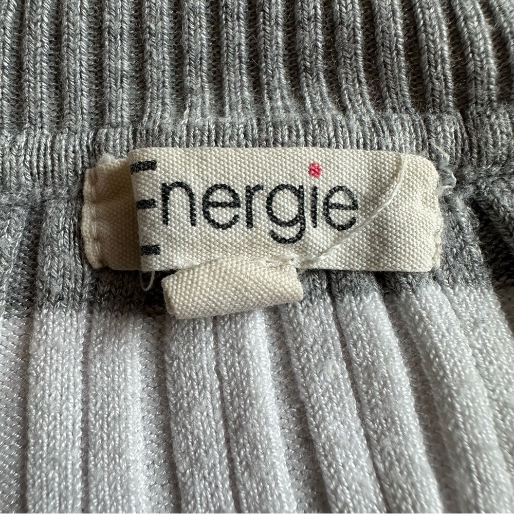 Vintage Y2K, Grey And White Striped V-Neck Long Sleeve Sweater Size Medium - Picture 2 of 4